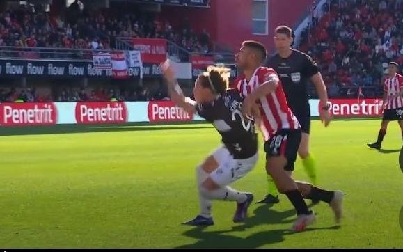 Lollo y un gol anulado cargado de polémica
