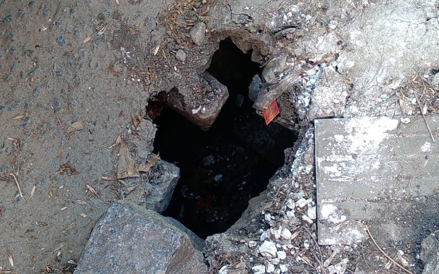 Un pozo peligroso a metros de Parque Saavedra