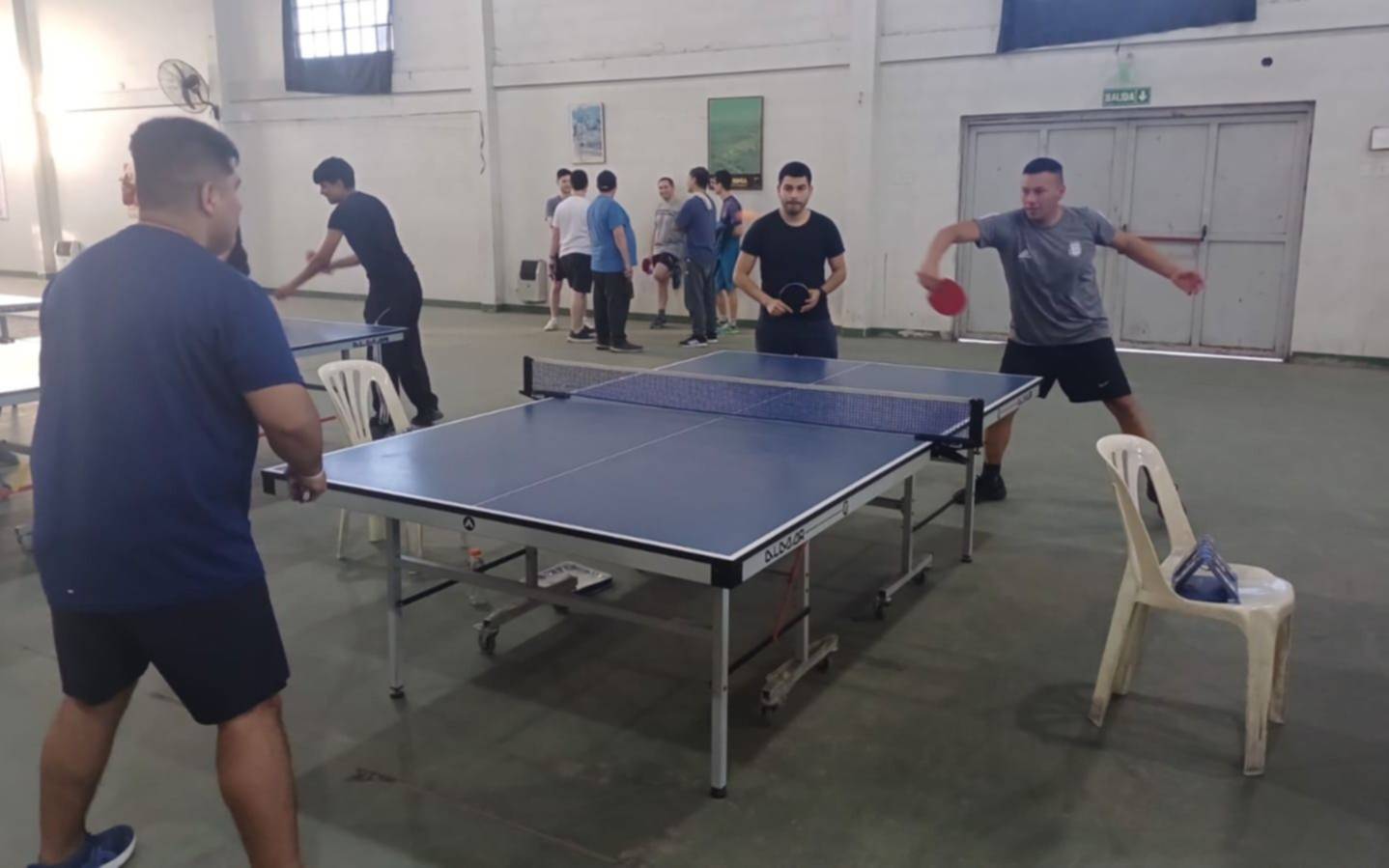 El tenis de mesa convocó a decenas de jóvenes en La Plata