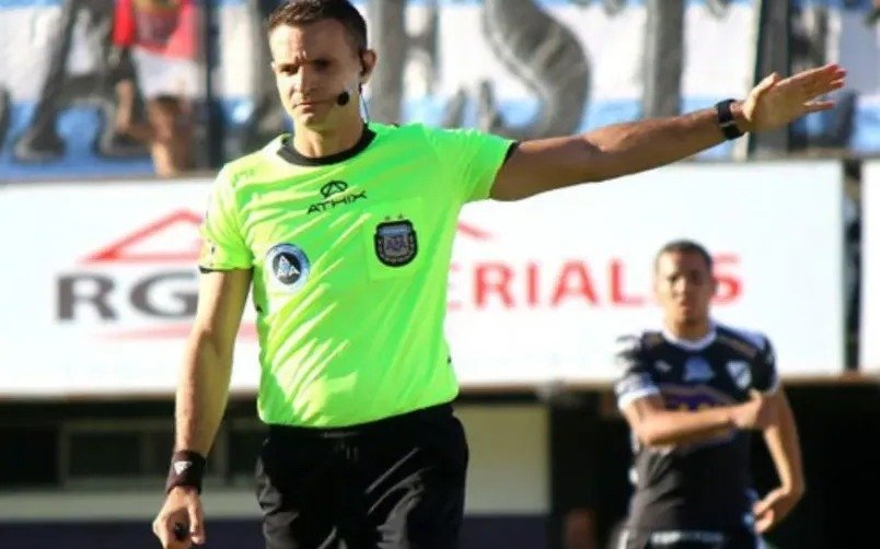 Guardia alta: hay árbitros para Gimnasia vs Deportivo Riestra, Vélez vs Estudiantes y el Superclásico