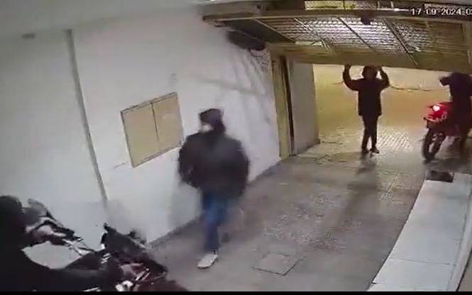 Un edificio, blanco de los robos en Plaza Yrigoyen: “Eran cuatro menores”