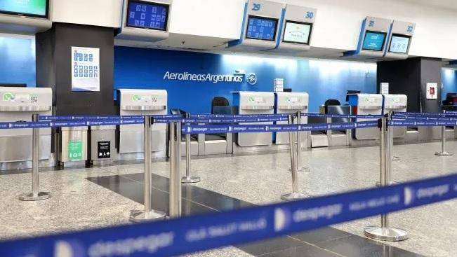 Viajar en avión, un drama: ahora paran los controladores