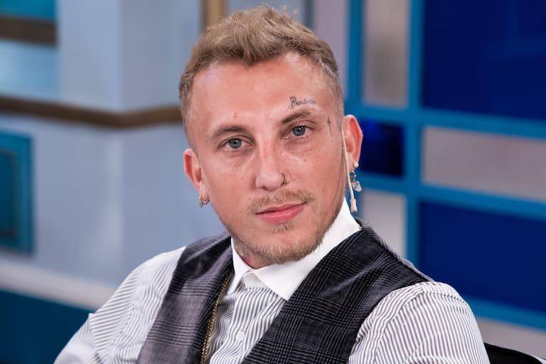 El Polaco sorprende con una canción religiosa