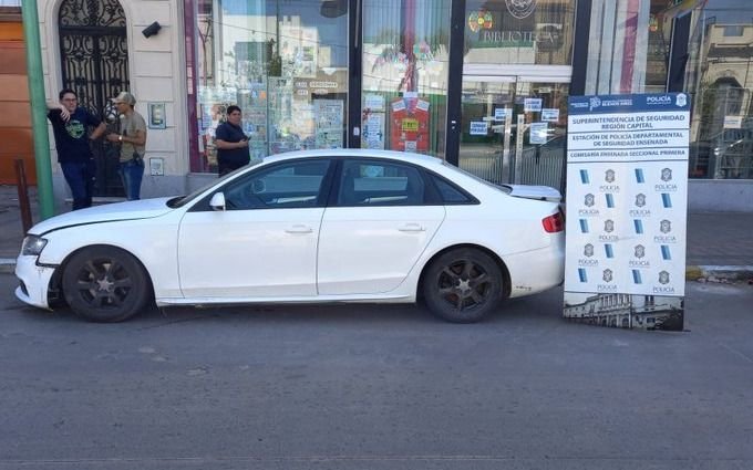 Lo publicó en Marketplace: en pleno centro de Ensenada con un Audi A4 flojo de papeles