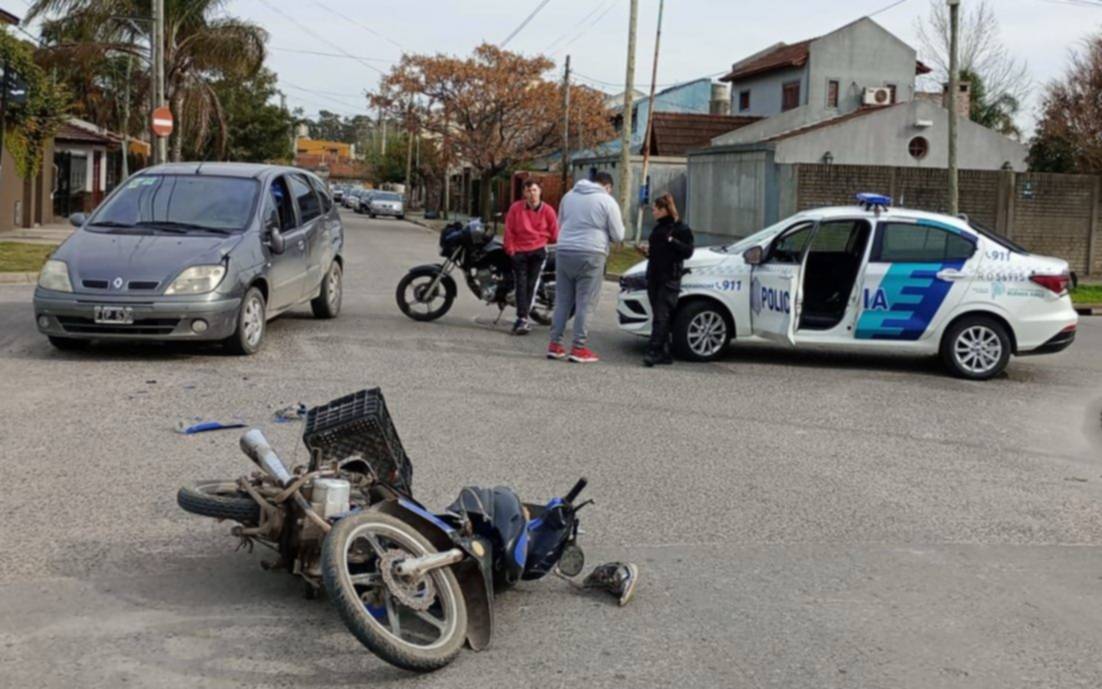 El tránsito otra vez al filo de la tragedia en la Región: hospitalizan a un motociclista
