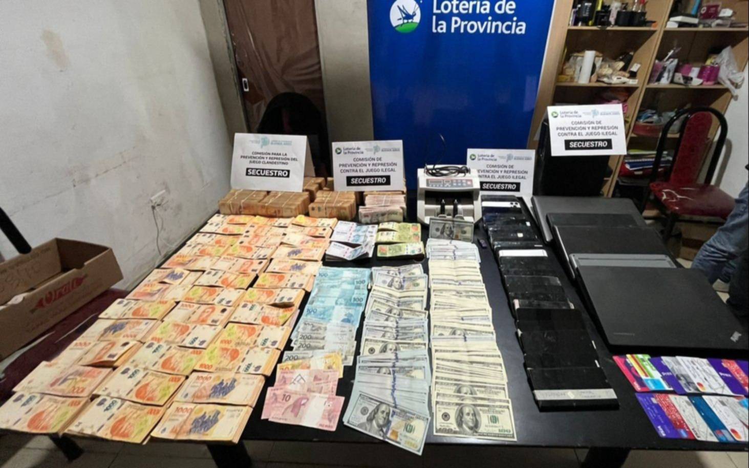 Las fotos del golpe al casino online en la Provincia: secuestran millones en dólares y pesos
