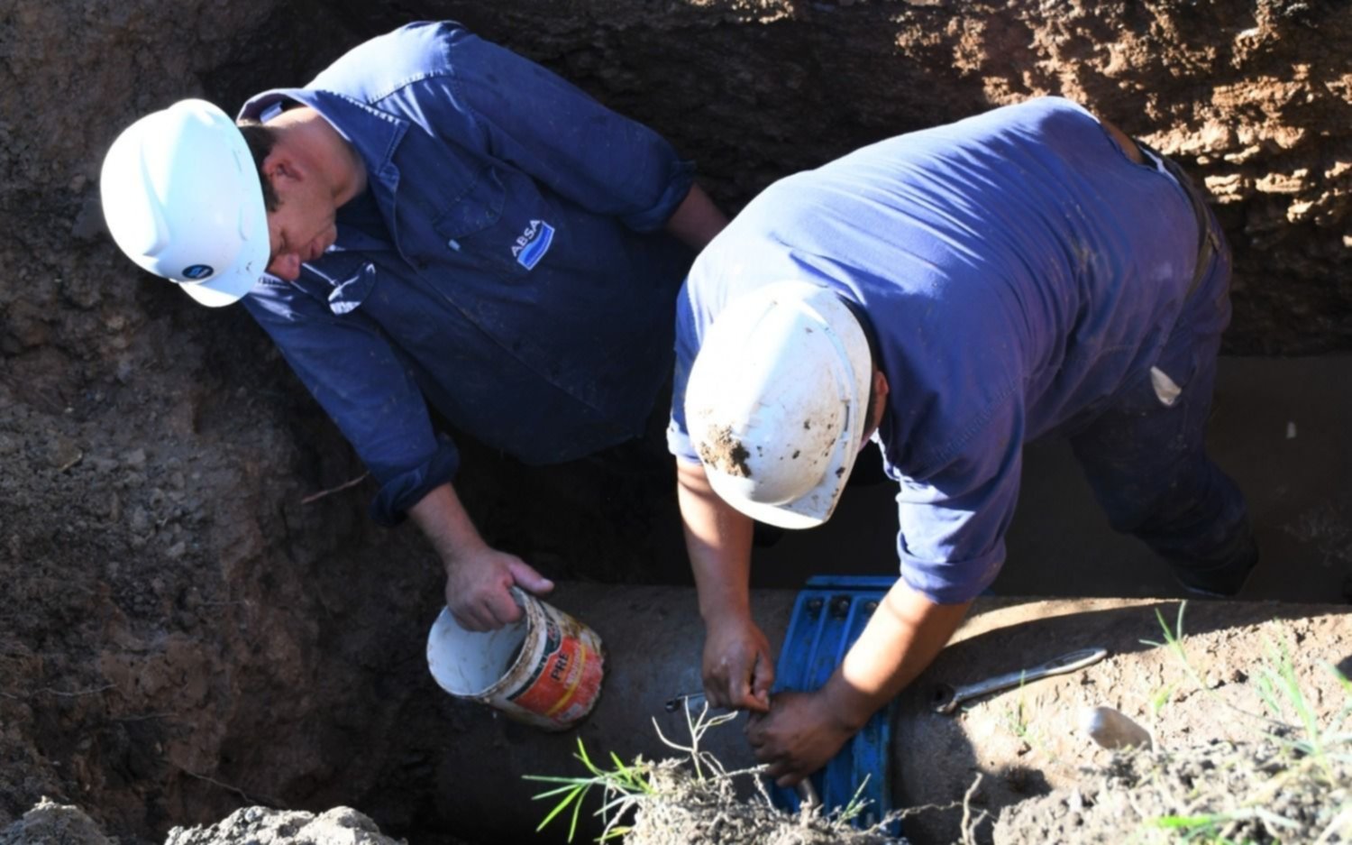 Una amplia zona de La Plata está sin agua este viernes: a qué barrios afecta el corte de Absa y hasta cuándo durará