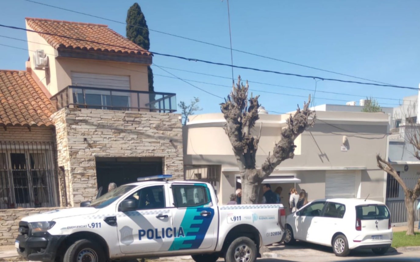 "Un cuchillo en la cabeza": otro robo violento a un jubilado en La Plata y a plena luz del día