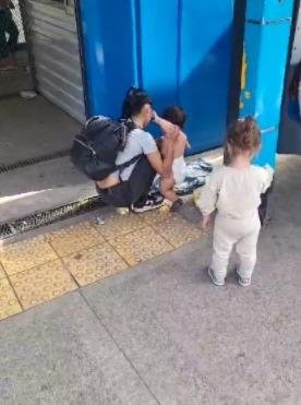 Reclamo de pasajeros del Roca por los baños cerrados en Gonnet