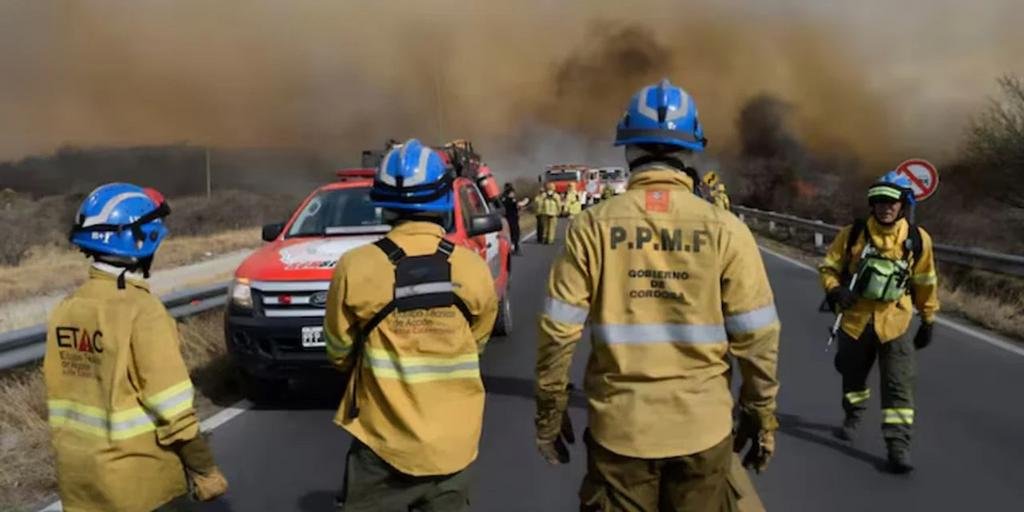 Fuego en Córdoba: casas quemadas y más evacuados