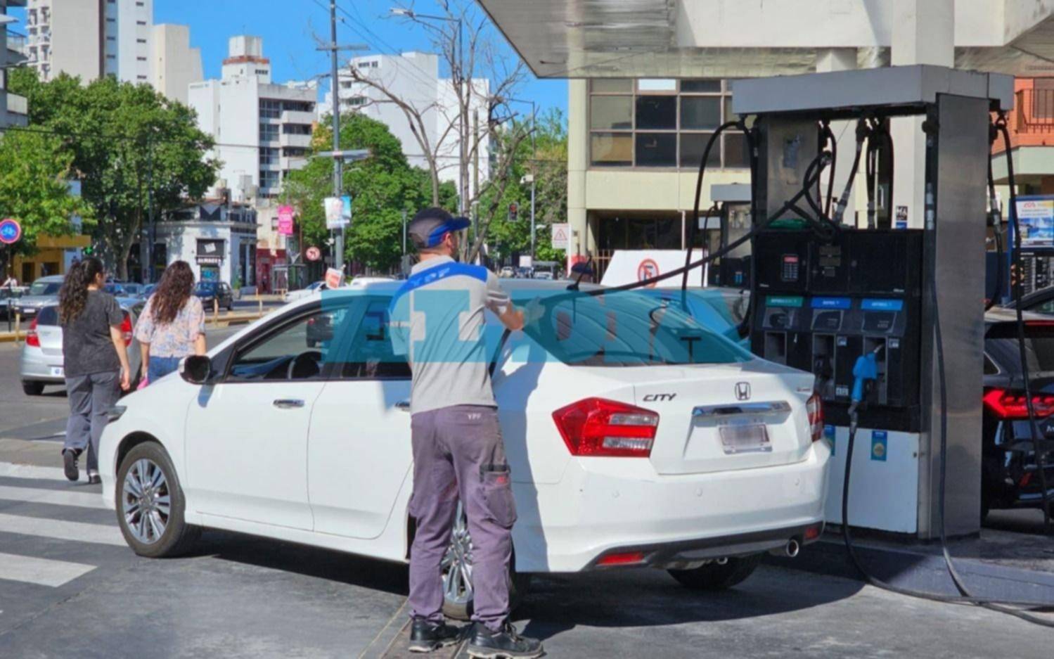 Le ponen fecha a la baja del precio de la nafta: qué porcentaje cede y desde cuando