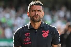 Paranaense vendrá al Cilindro con un hincha de Racing como técnico