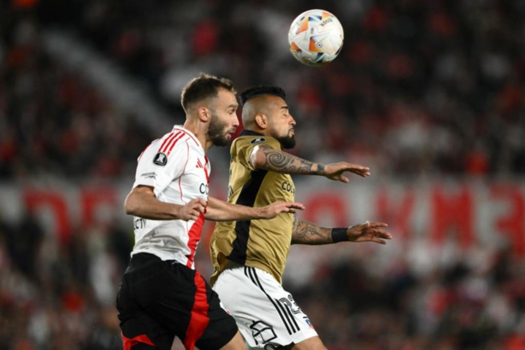 Los gestos desafiantes de Vidal que se “durmió” en el gol de Colidio