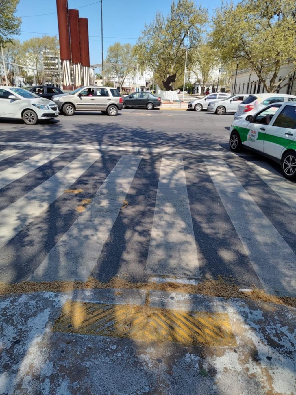 Dos peligrosos nudos viales en 19 entre 51 y 53