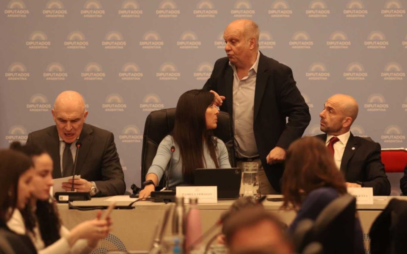 El Gobierno no descartó el cierre de Aerolíneas Argentinas