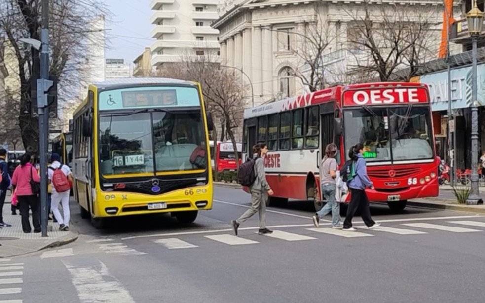 Gremios del transporte impulsan un paro general de micros, trenes y subtes
