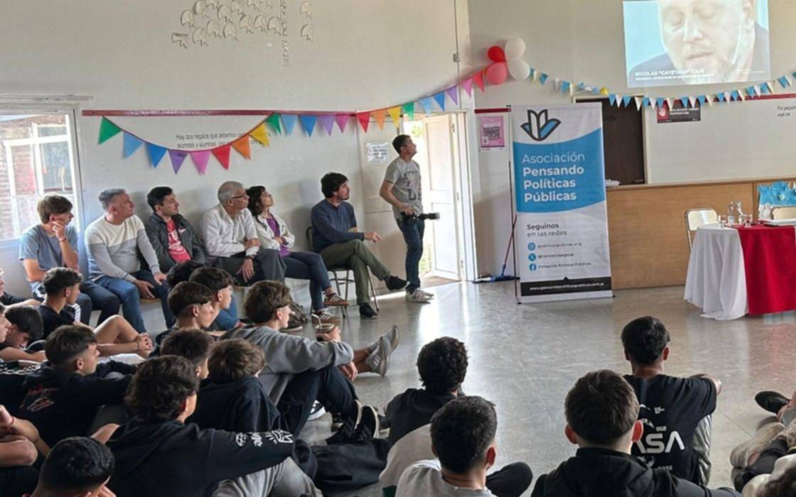 Los juveniles del Pincha participaron del taller “Apostar no es Juego”