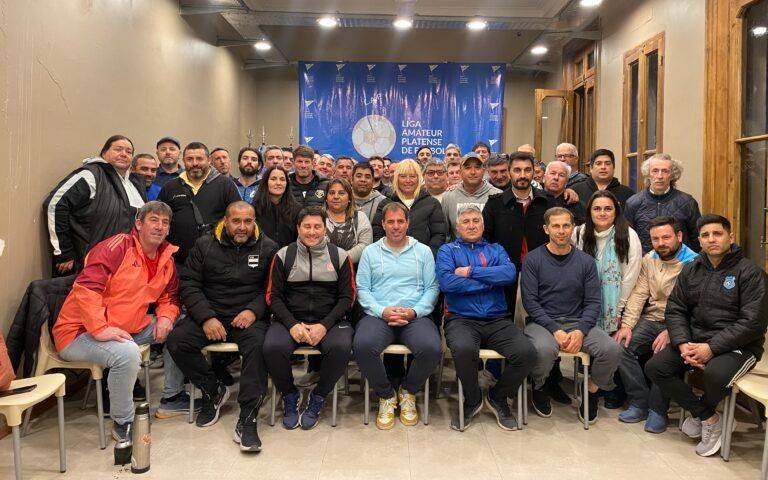 Reunión por la violencia en la Liga Amateur Platense: dos semanas sin fútbol y acta compromiso