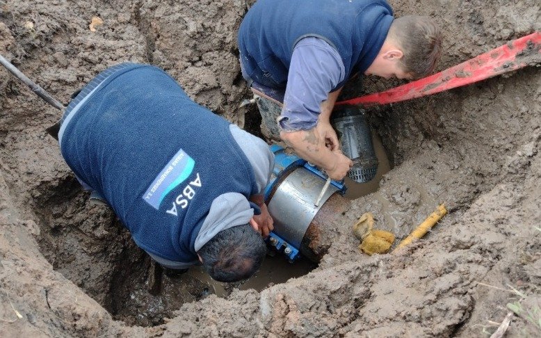Advertencia en La Plata por falsos operarios de ABSA: recomendaciones para evitar robos