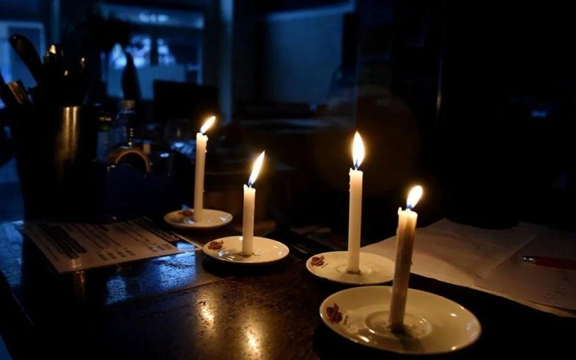 Un corte de luz afectó a distintos barrios de La Plata este viernes