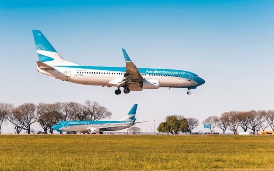 Milei firmará un decreto para declarar a Aerolíneas Argentinas "sujeta a privatización"