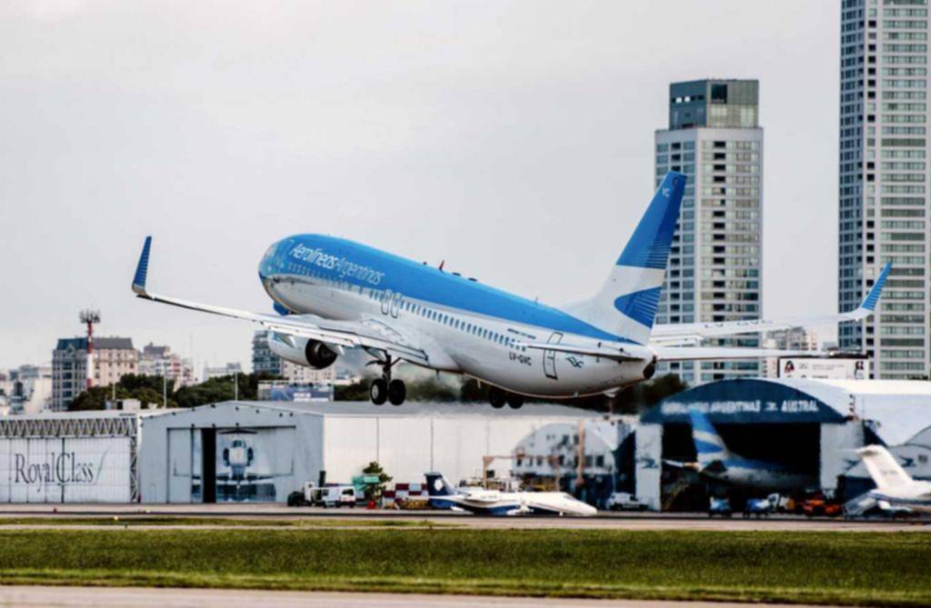 Milei firmará un decreto para que Aerolíneas sea privatizada
