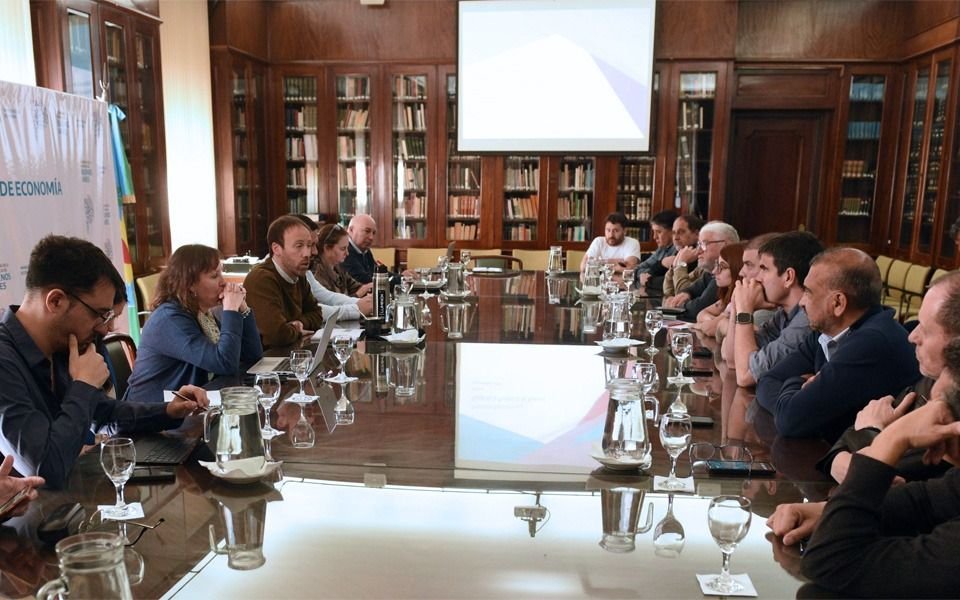 Paritaria bonaerense: "La Provincia es la más afectada por el ajuste", anticipó el Gobierno a los gremios