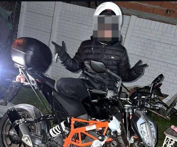 Robó una moto y la subió a las redes como “trofeo”