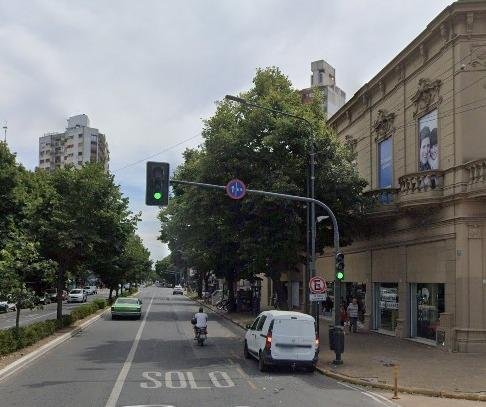 Se dirigía a su trabajo y la asaltó un motochorro