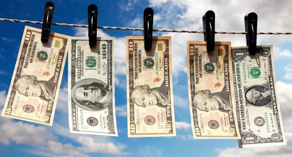 Milei, entre el inicio del desencanto de la calle y la luna de miel con Wall Street