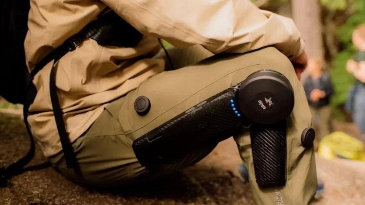 Futurista Pantalones motorizados que aumentan la fuerza de las piernas