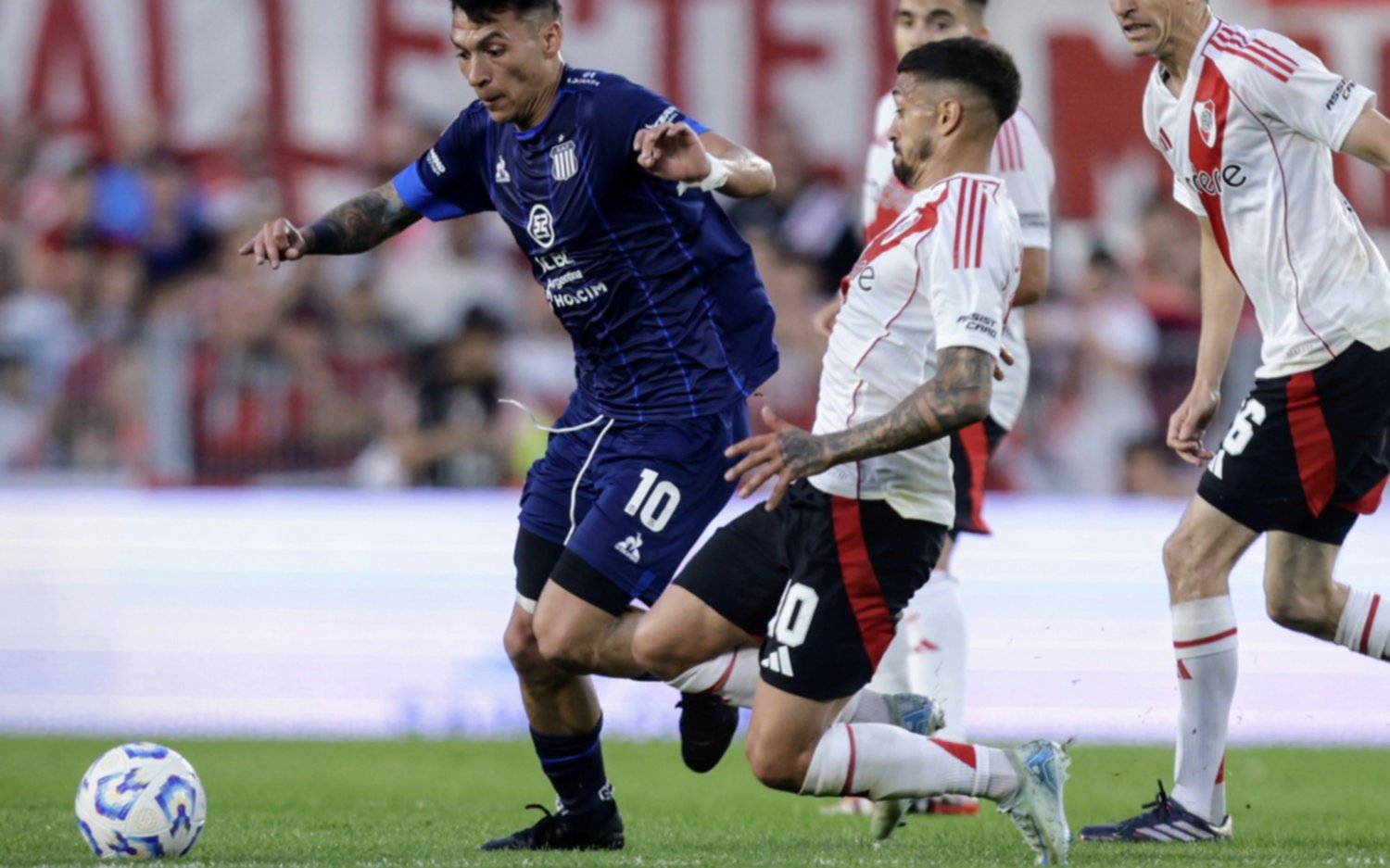 Por un blooper, River cayó 1 a 0 ante Talleres y perdió el invicto con Gallardo