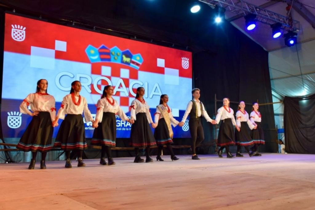 Empezaron los festivales de comidas y bailes en la Fiesta del Inmigrante