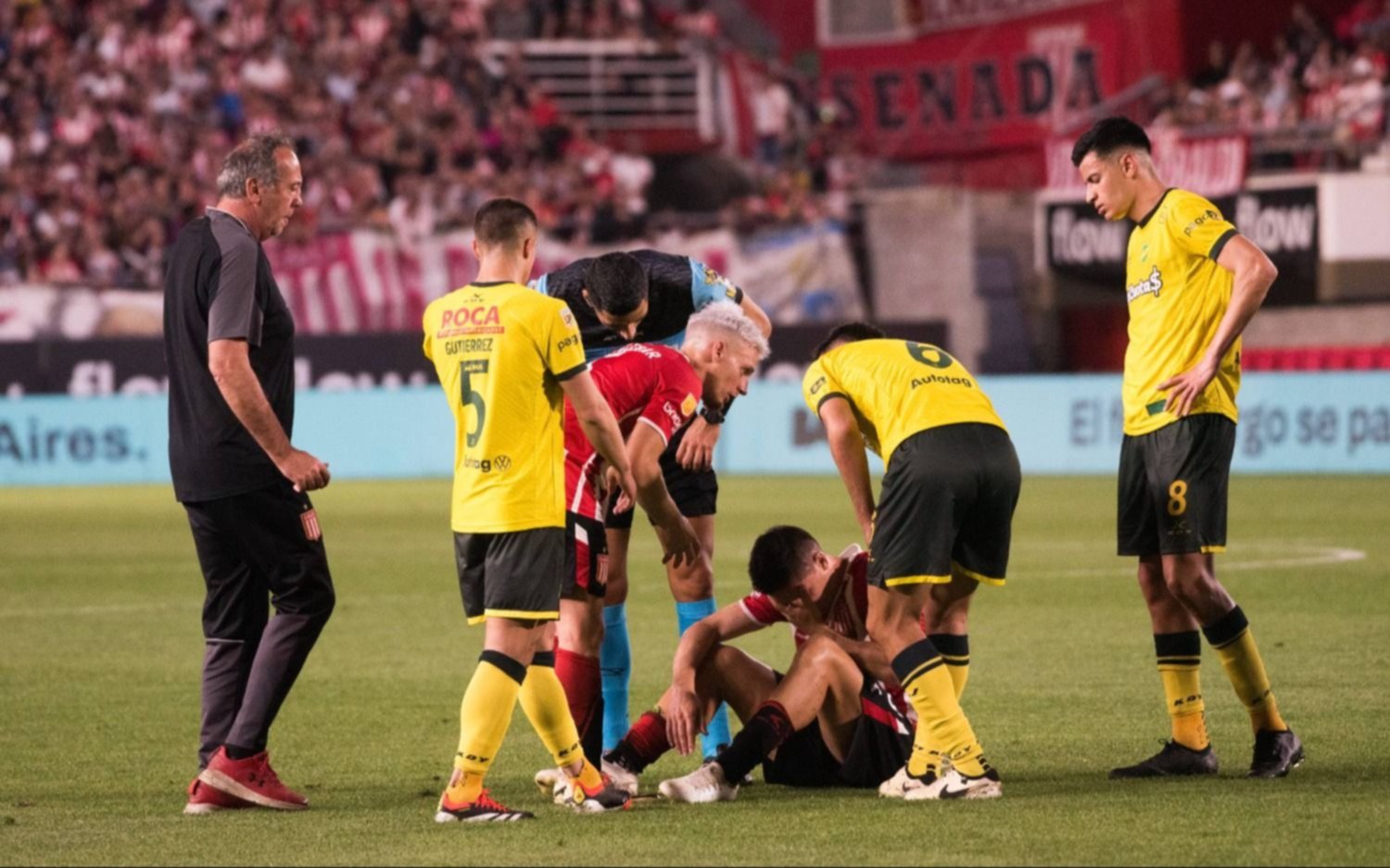 Carrillo, desfigurado: la foto que muestra al goleador de Estudiantes con la cara hinchada y moretones