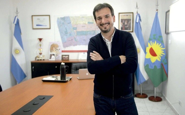 "Los problemas no se resuelven con insultos, fakes o mintiendo"