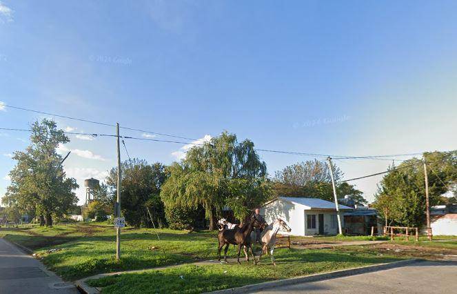 Entran en una casa a los tiros y golpean a una mujer