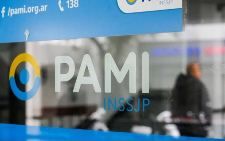 PAMI negó sobreprecios en la compra de lentes y remarcó que el sistema actual garantiza “gratuidad”