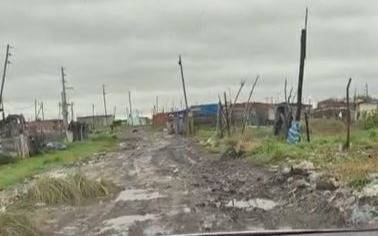 Una calle de Altos de San Lorenzo “intransitable hace meses”