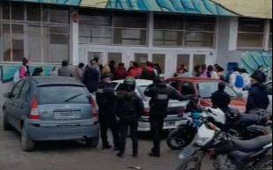 Otra vez la violencia escolar en La Plata: se pelearon dos alumnas y tuvieron que intervenir la policía y el SAME