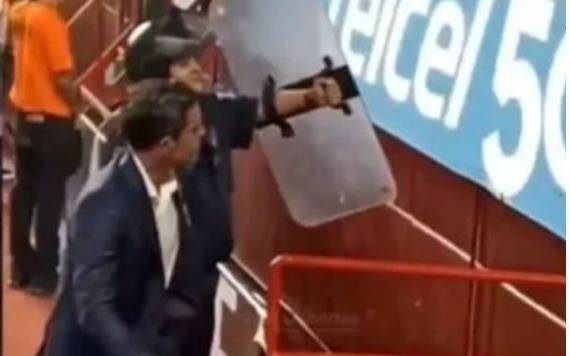 Gago se fue abucheado y agredido tras una nueva derrota en México