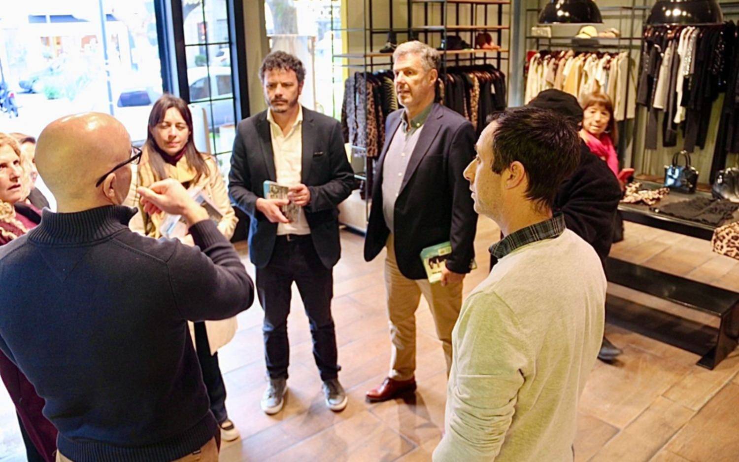 Los candidatos de Fuerza Patria recorrieron y hablaron con comerciantes de La Plata