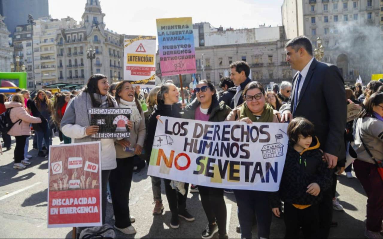 Ley de emergencia en discapacidad hasta 2026: qué cambia en pensiones y pagos a prestadores
