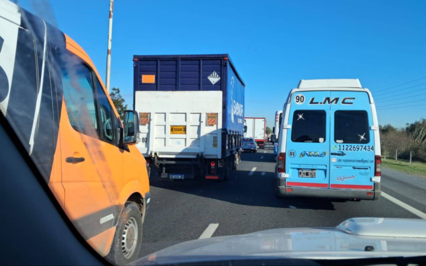 Accidente en Bernal complica el tránsito en la Autopista 