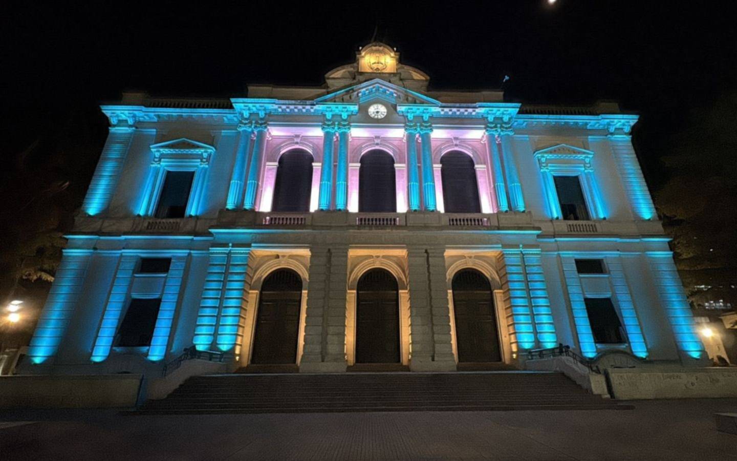 La Plata: nueva iluminación en la fachada de la Casa Matriz del Banco Provincia