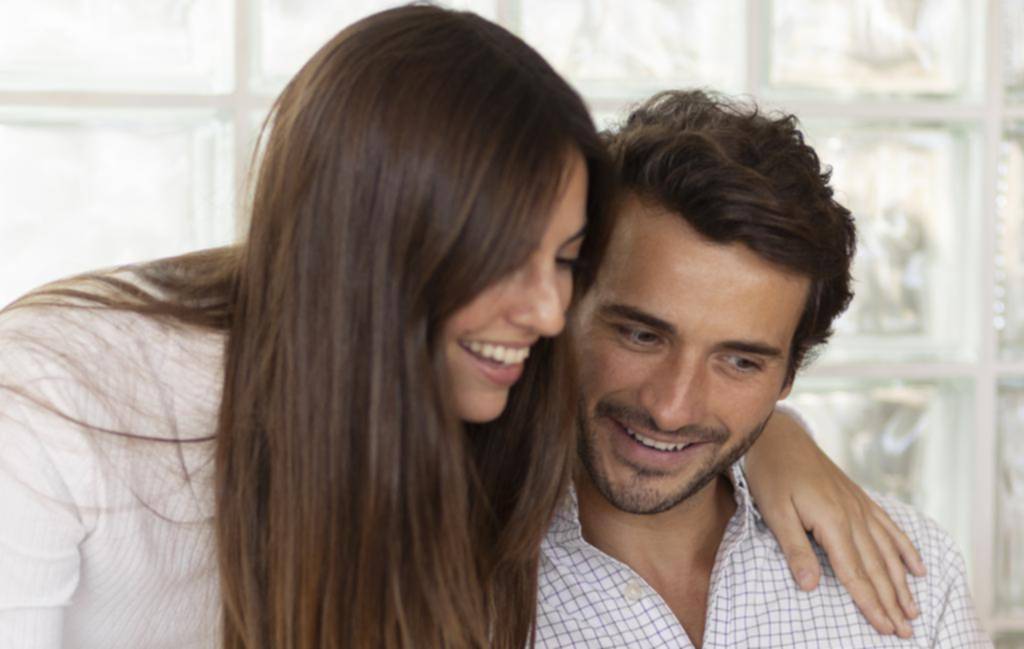 Donde se come no se... Los tabúes de formar pareja en la oficina