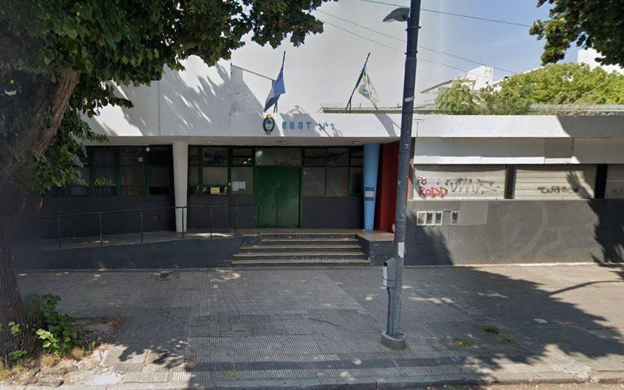 Insólito: la corrió la policía porque no quería ser autoridad de mesa en La Plata