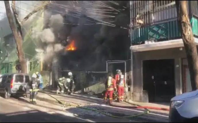 Incendio en un conventillo de La Boca: hay un muerto y al menos 8 heridos