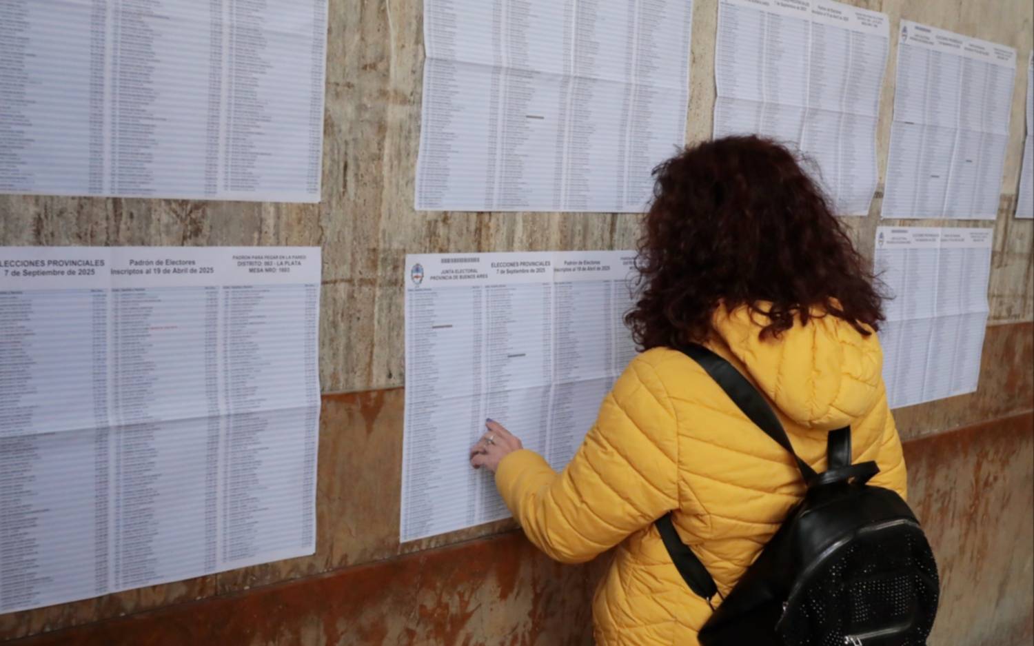 Las perlitas de las elecciones en Provincia 2025: detenidos, robos de boletas, demoras y autoridades fugitivas