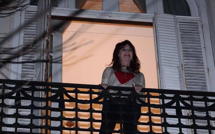 El festejo de Cristina Kirchner por la victoria en las elecciones bonaerenses: "Salí de la burbuja, hermano"