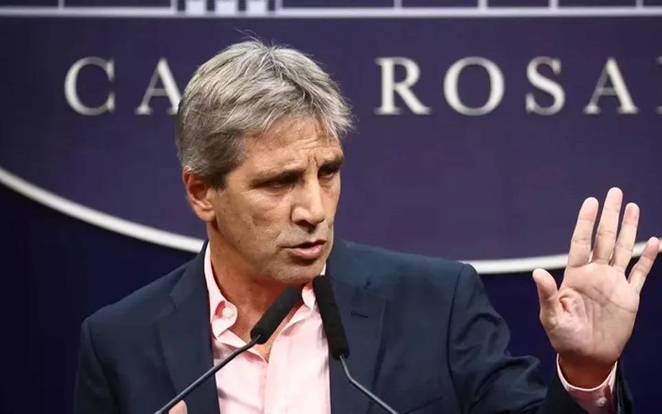Luis Caputo reaccionó tras la derrota en las elecciones bonaerenses: "Nada va a cambiar en lo económico"